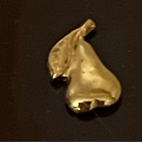 NEVER USED. 3-gold tone clutch pins/lapel pins (apple, pear & butterfly TEACHERS - Picture 8 of 11